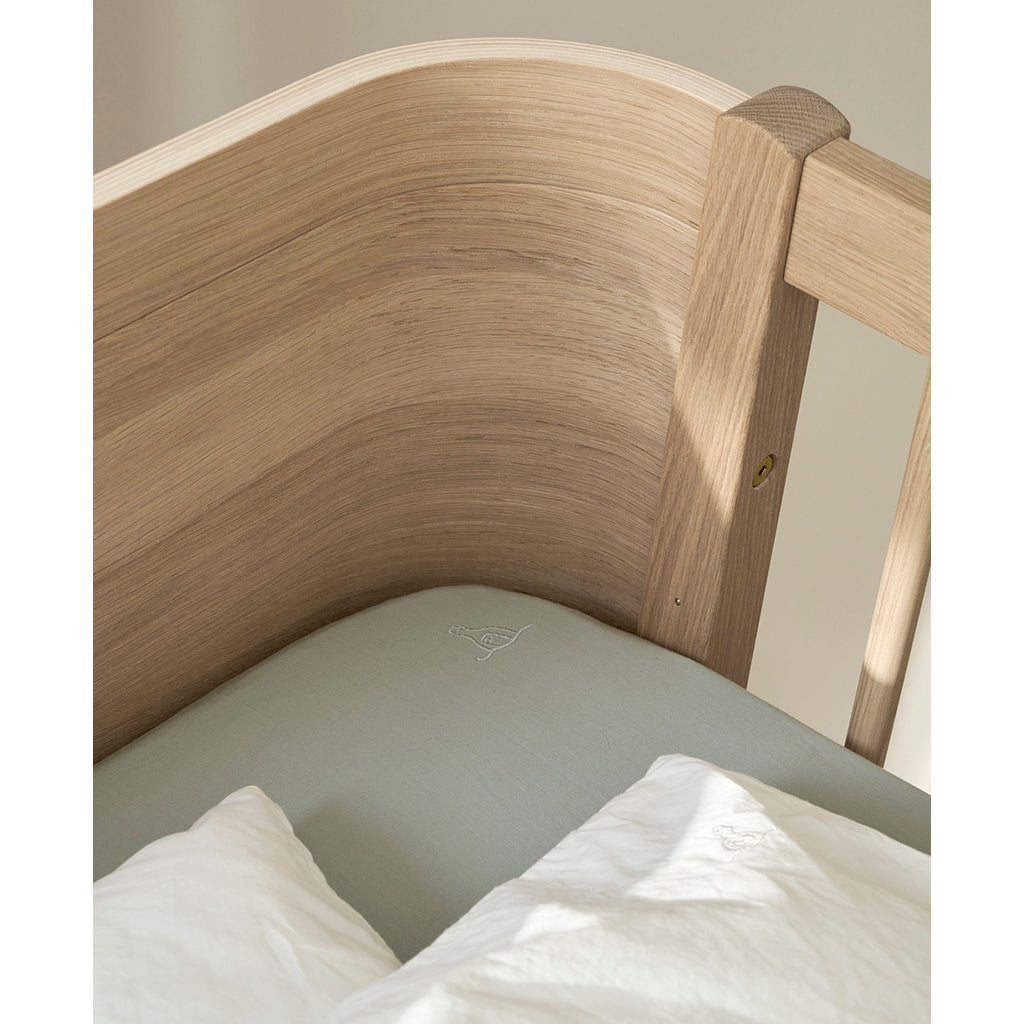 Oliver Furniture, Wood Mini+ halvhøy seng – Eik