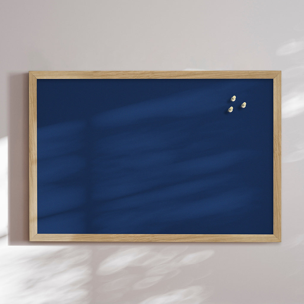 Opslagstavle m. egetræsramme, Dark Blue 62 x 42 cm
