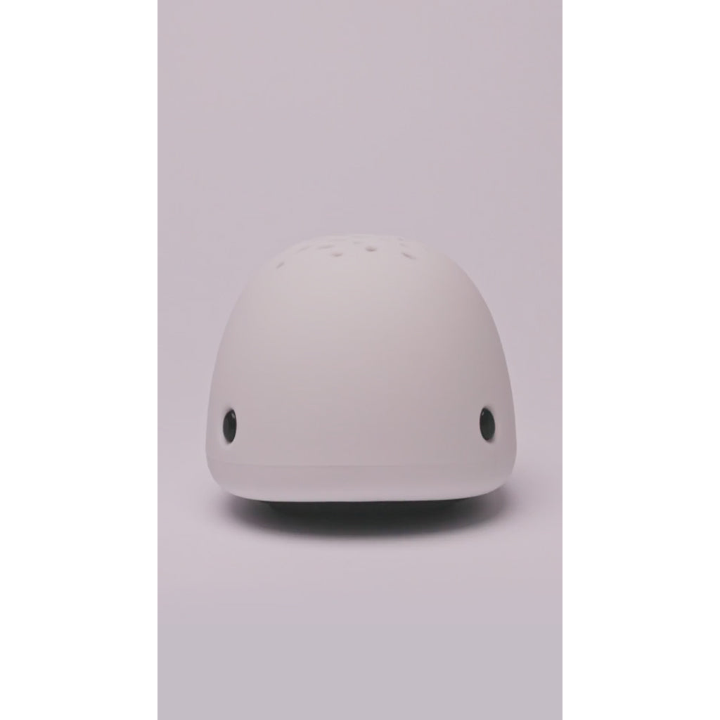 Little L. LED nattlampe/projektor med fjernkontroll og 7 ulike lysinnstillinger - Wilda hval