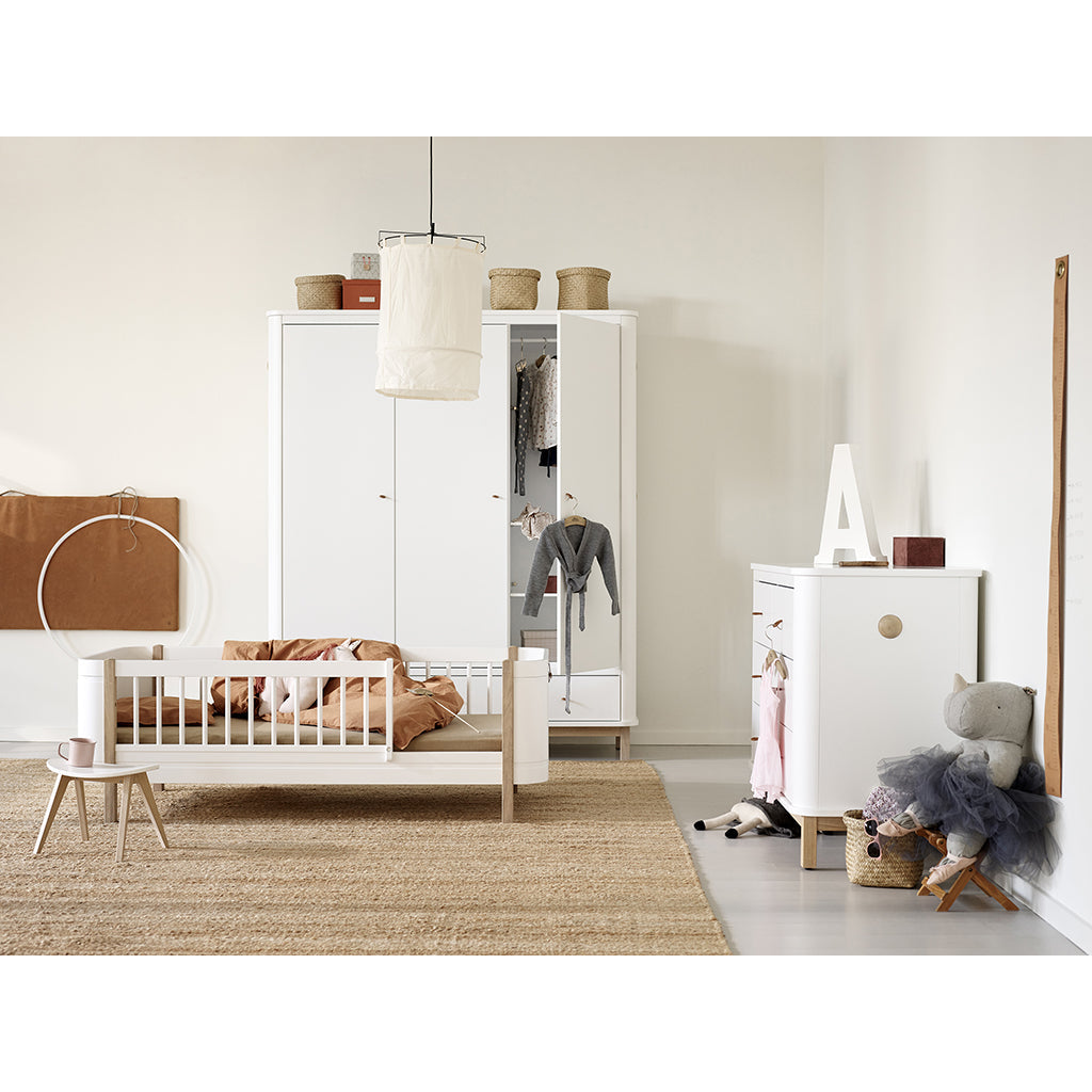 Oliver Furniture Wood garderobeskap med 3 dører, hvit/eik – høyde 204 cm