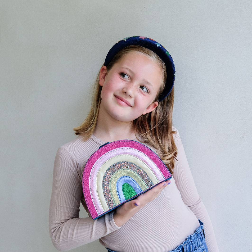 Mimi & Lula smykkeskrin Radiant Rainbow i halvmåneformet model