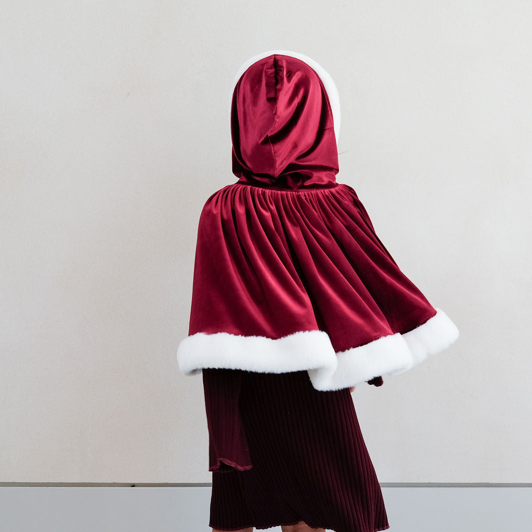 Mimi & Lula Kappe, Red Mrs. Claus