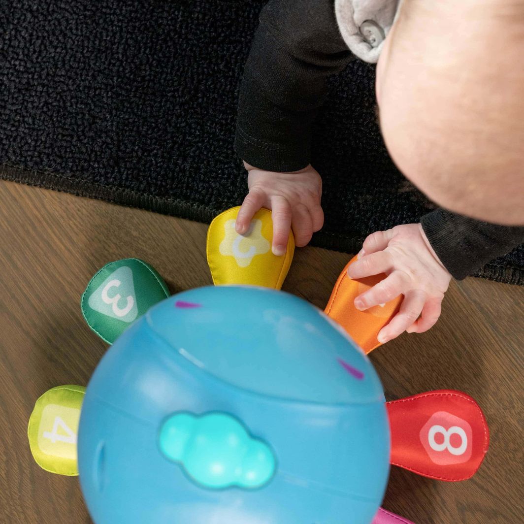 BABY Einstein 4-i-1 Crawl & Chase Pal, Go Opus Go™