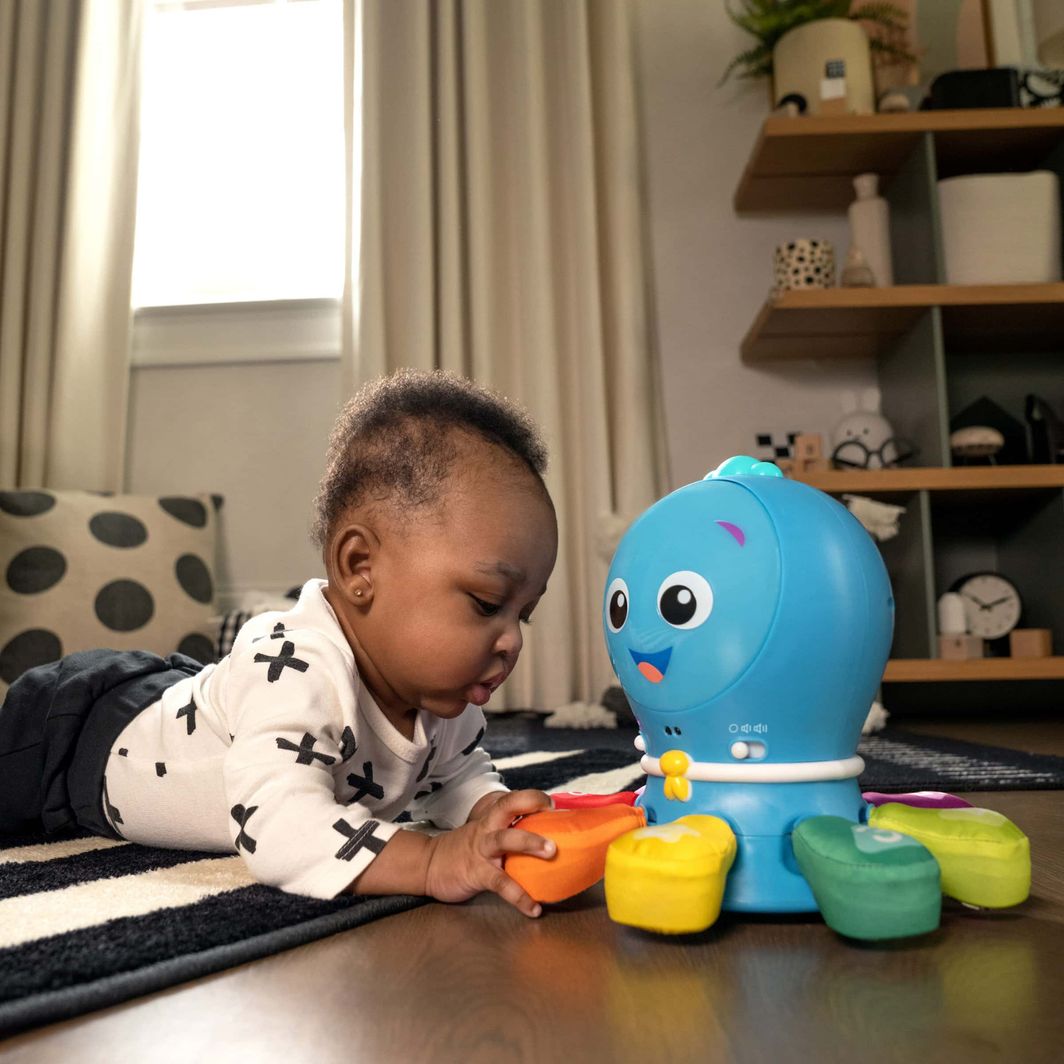 BABY Einstein 4-i-1 Krabbe & Lekekamerat, Go Opus Go™