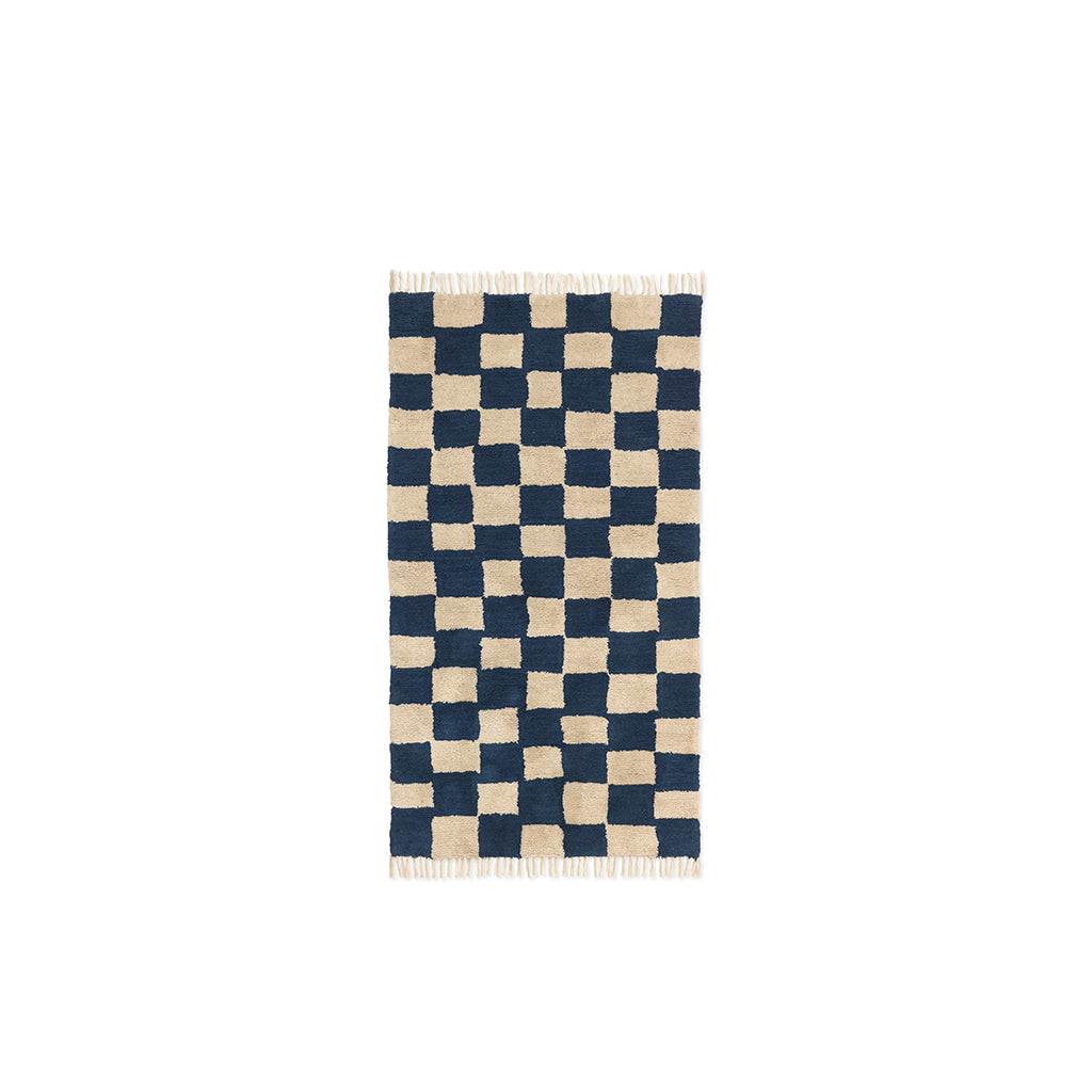 Ferm Living gulvtæppe Mara washable Rug i dyb blå og varm sand