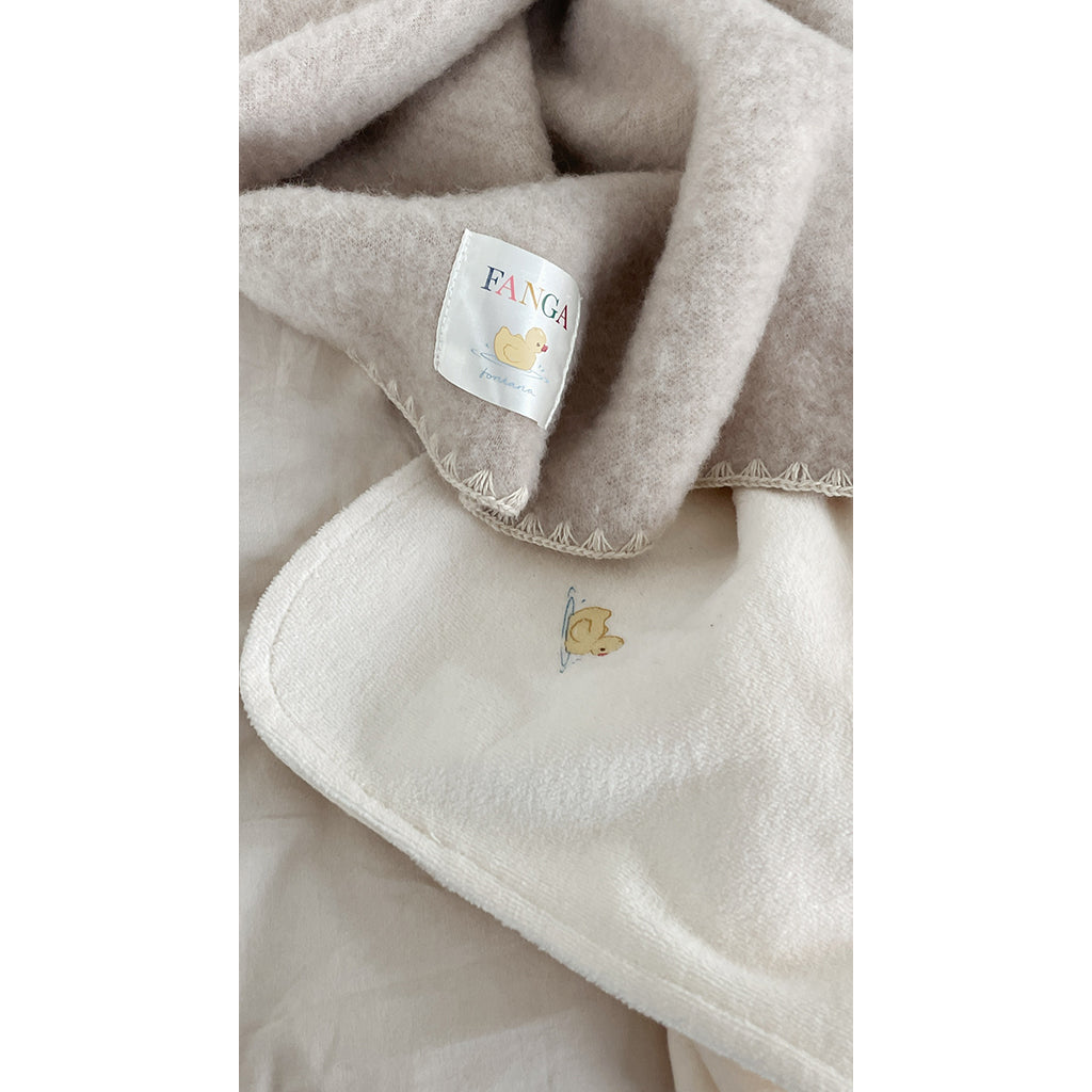 Fanga Fontana Elu babyteppe, Antique white