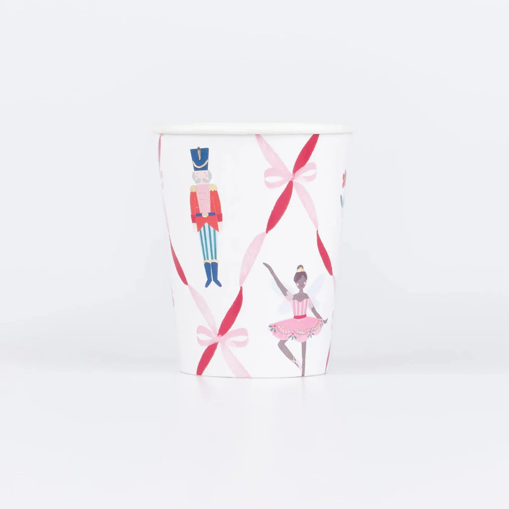 Kopper med motiv fra Nøtteknekkeren-balletten