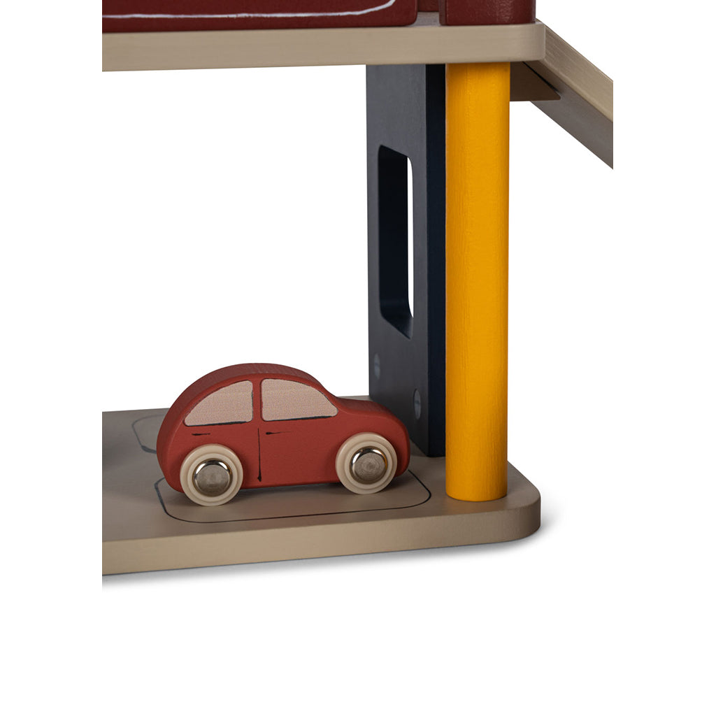 Konges Sløjd Bilgarasje med bilvask.