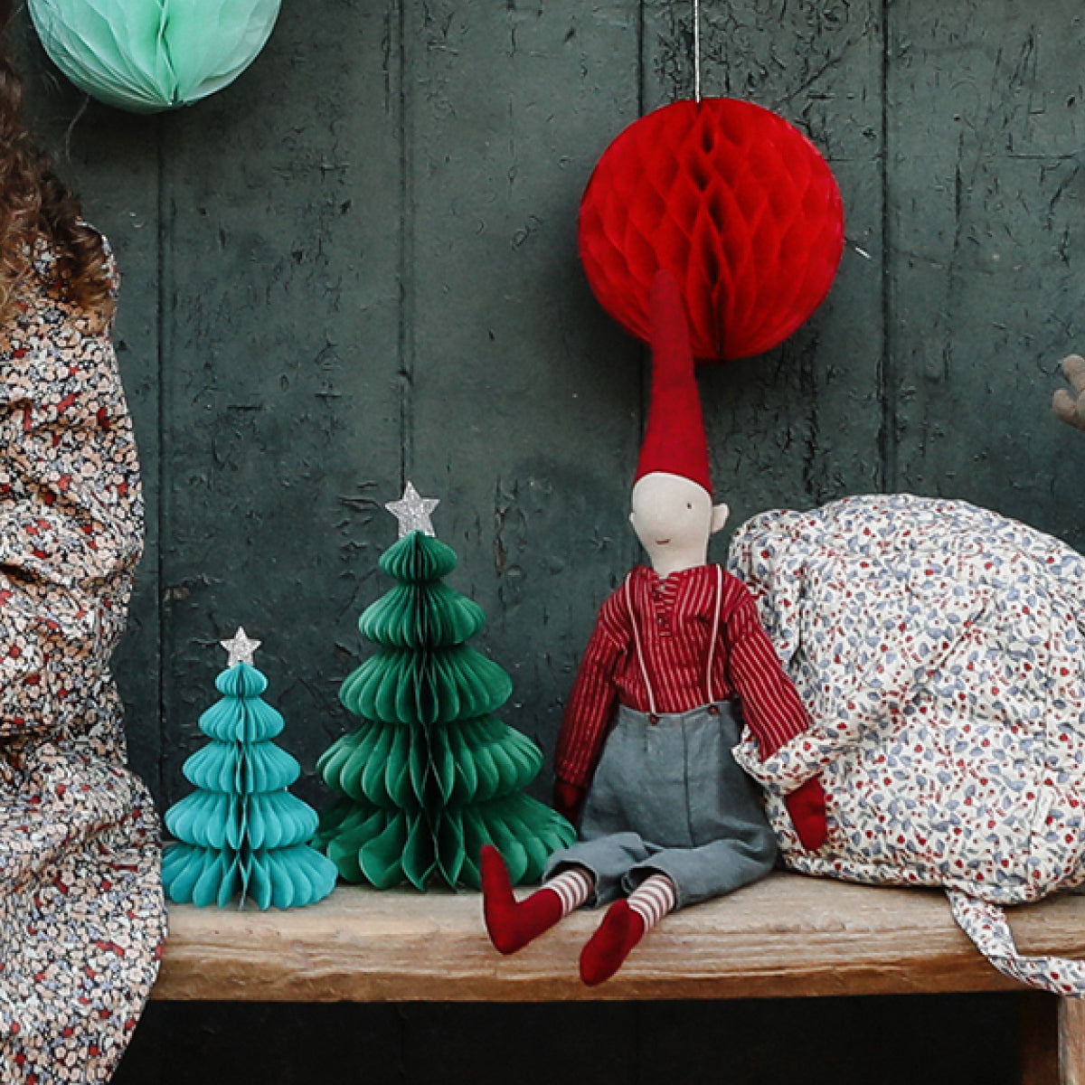 Maileg Medium nisse, Gutt m. selebukse