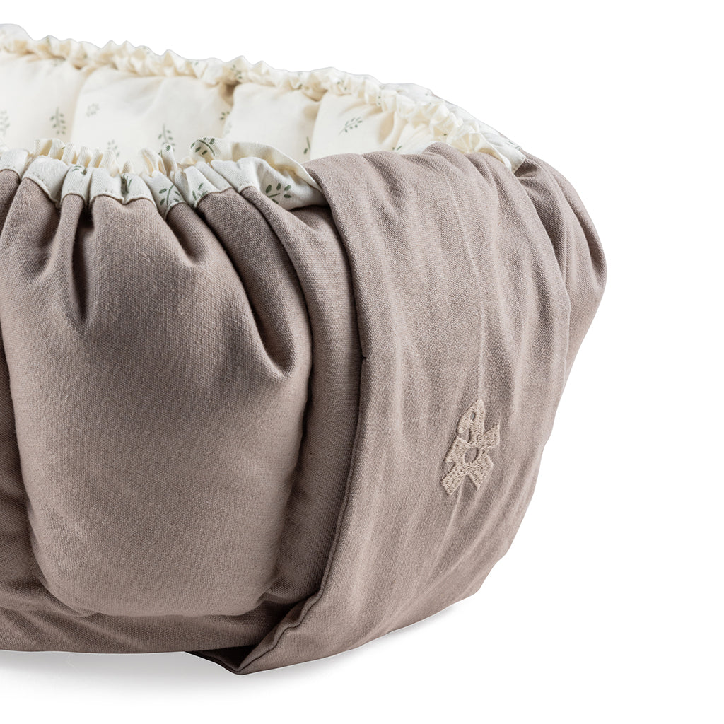Sebra 3-i-1 babynest, babylift og lekematte, Sophora Leaves - Beige
