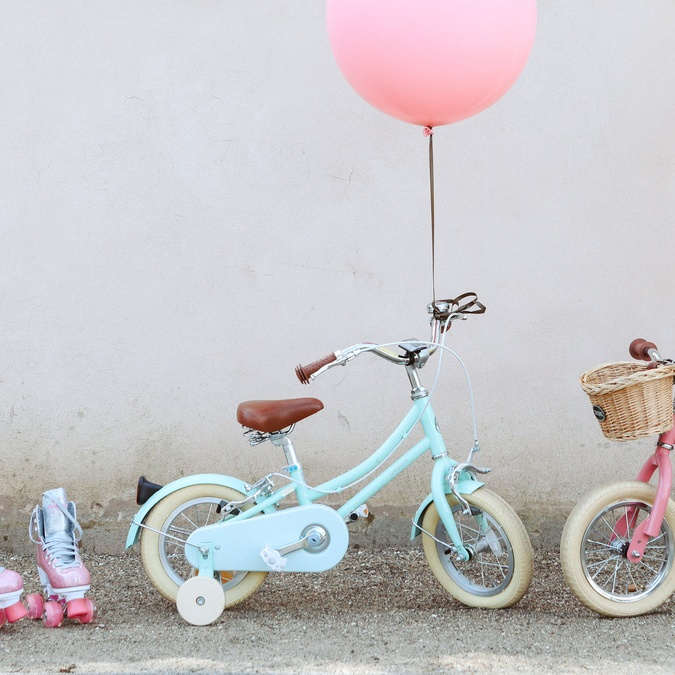 Bobbin sykkel m. støttehjul, Gingersnap 12"- Duck egg blue