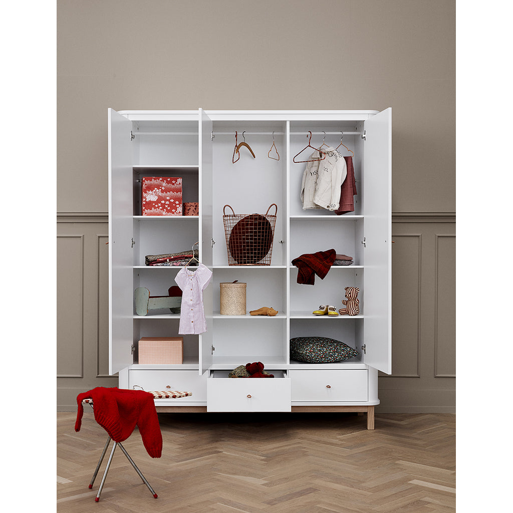 Oliver Furniture Wood garderobeskap med 3 dører, hvit/eik – høyde 204 cm