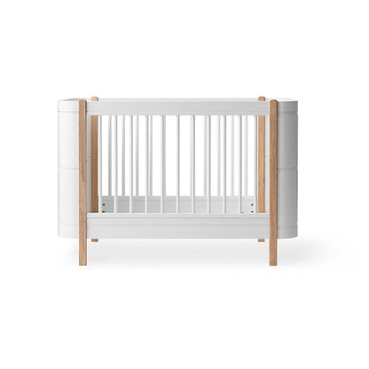Oliver Furniture Wood Mini Plus tremmeseng hvid egetræ babyværelse