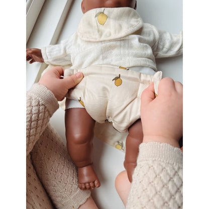 Konges Sløjd dukketilbehør, bleie, teppe og smekke - Lemon