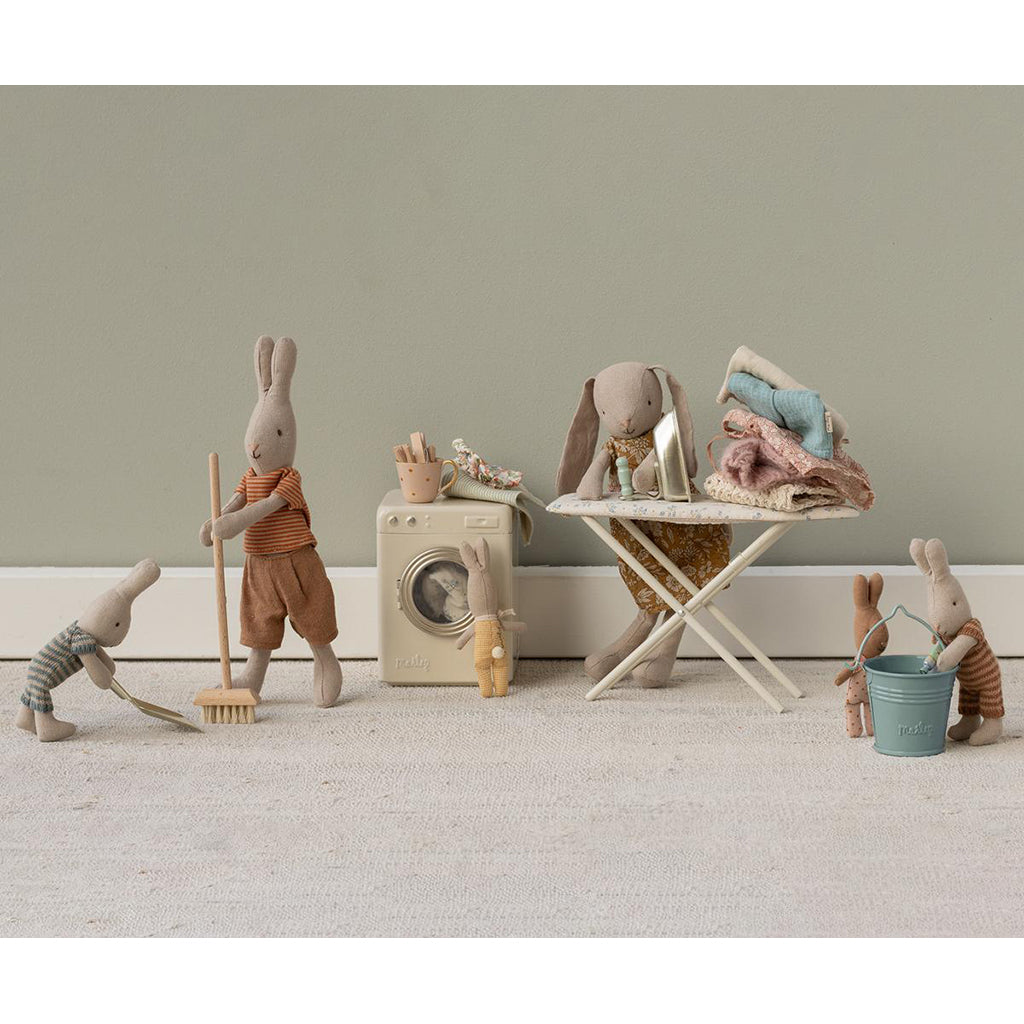 Maileg dukketilbehør til mus, Miniature - Feiesett