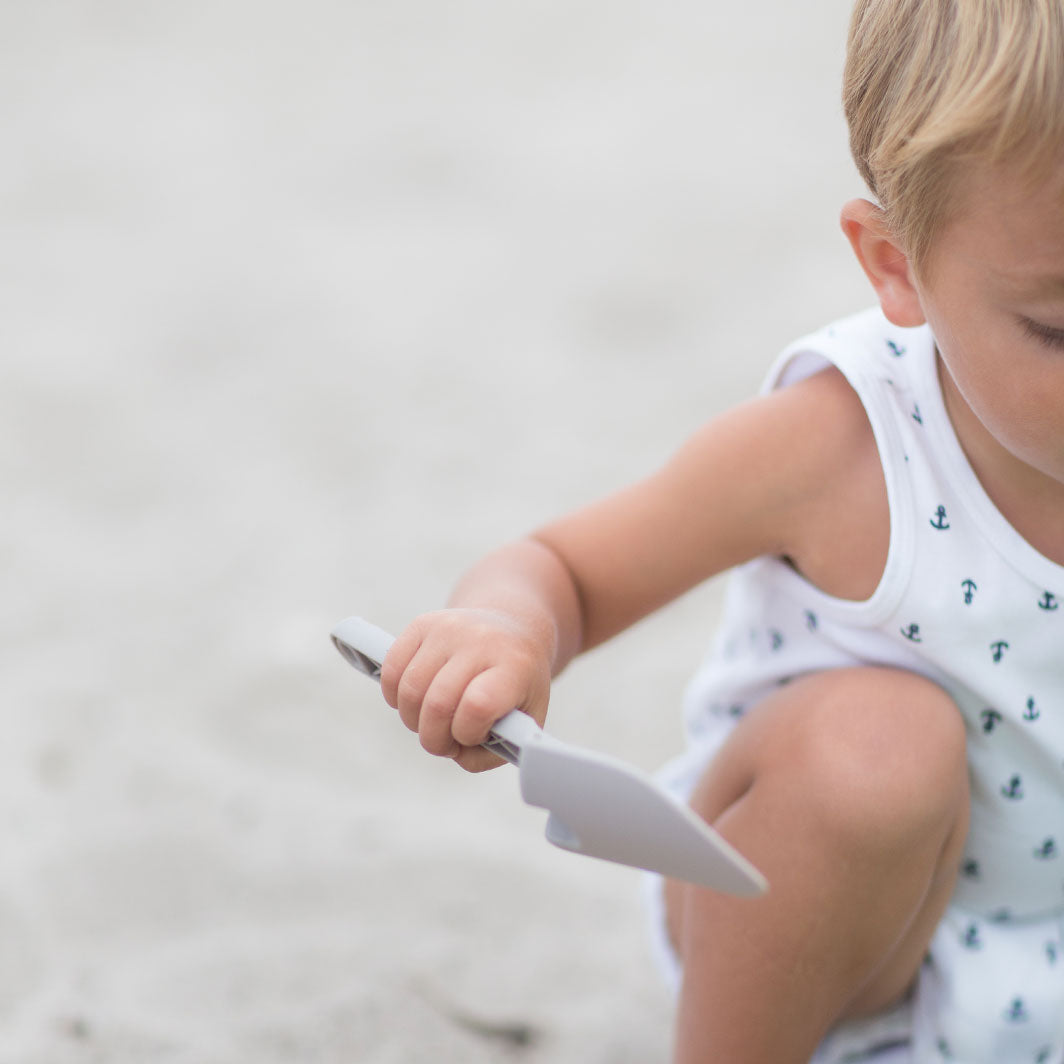 Scrunch sandleker, spade - grå
