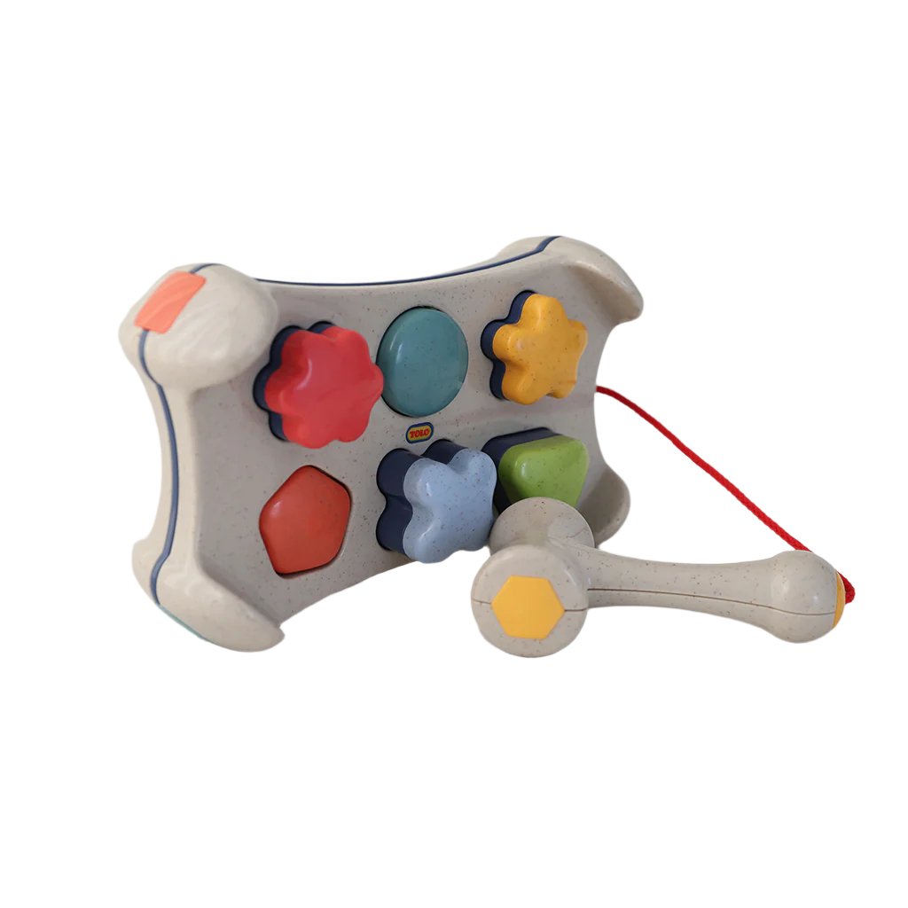 Tolo, hammerbrett og puttekasse i ett