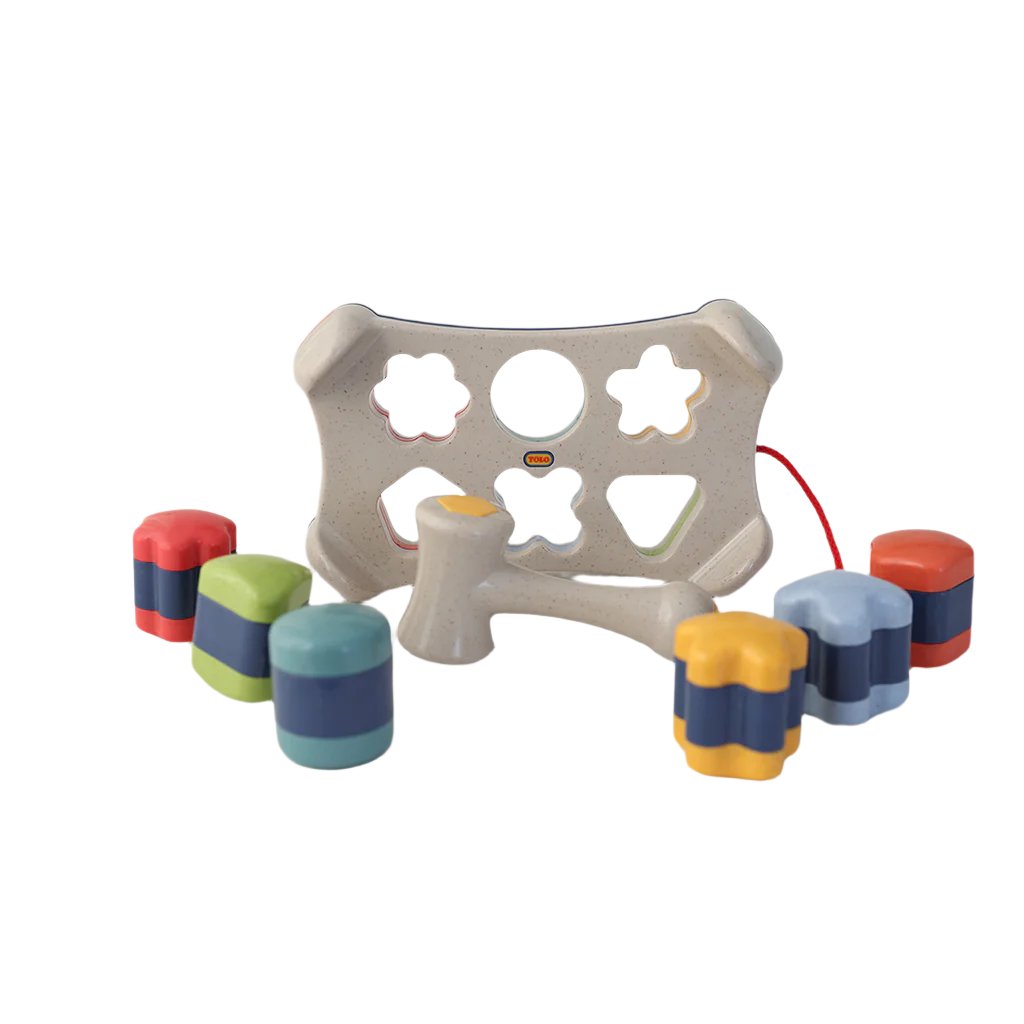 Tolo, hammerbrett og puttekasse i ett