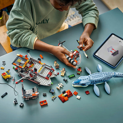 LEGO® Jurassic World Mosasaurus-dinosaurens båtanfall