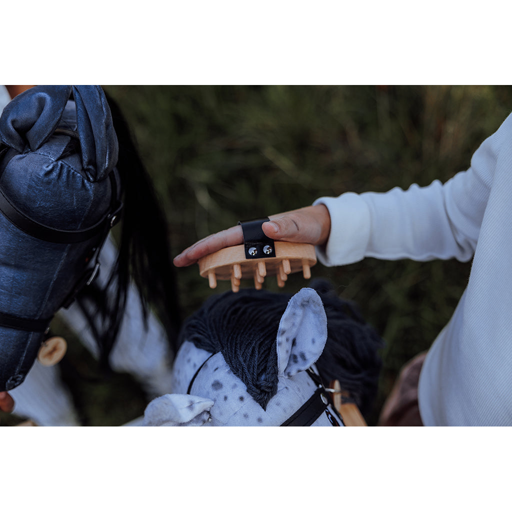 By Astrup Kjepphest med hale og ryggsekk, Gråskimmel - Star