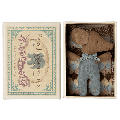 Maileg Sovende/våken babymus i fyrstikkeske - Blå