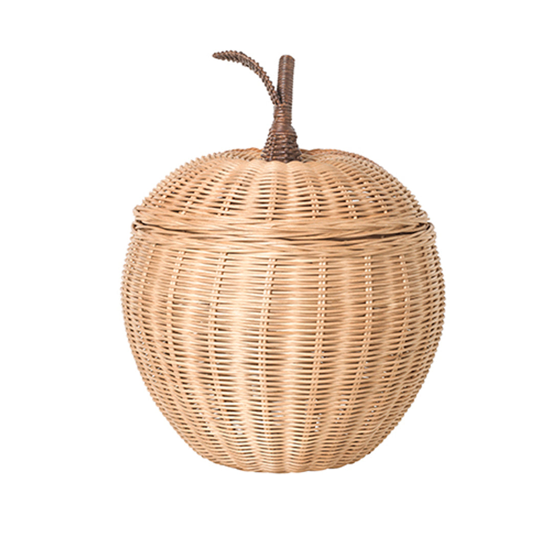 ferm Living Apple Storage, flet kurv i rattan. Smuk opbevaringskurv til børneværelset