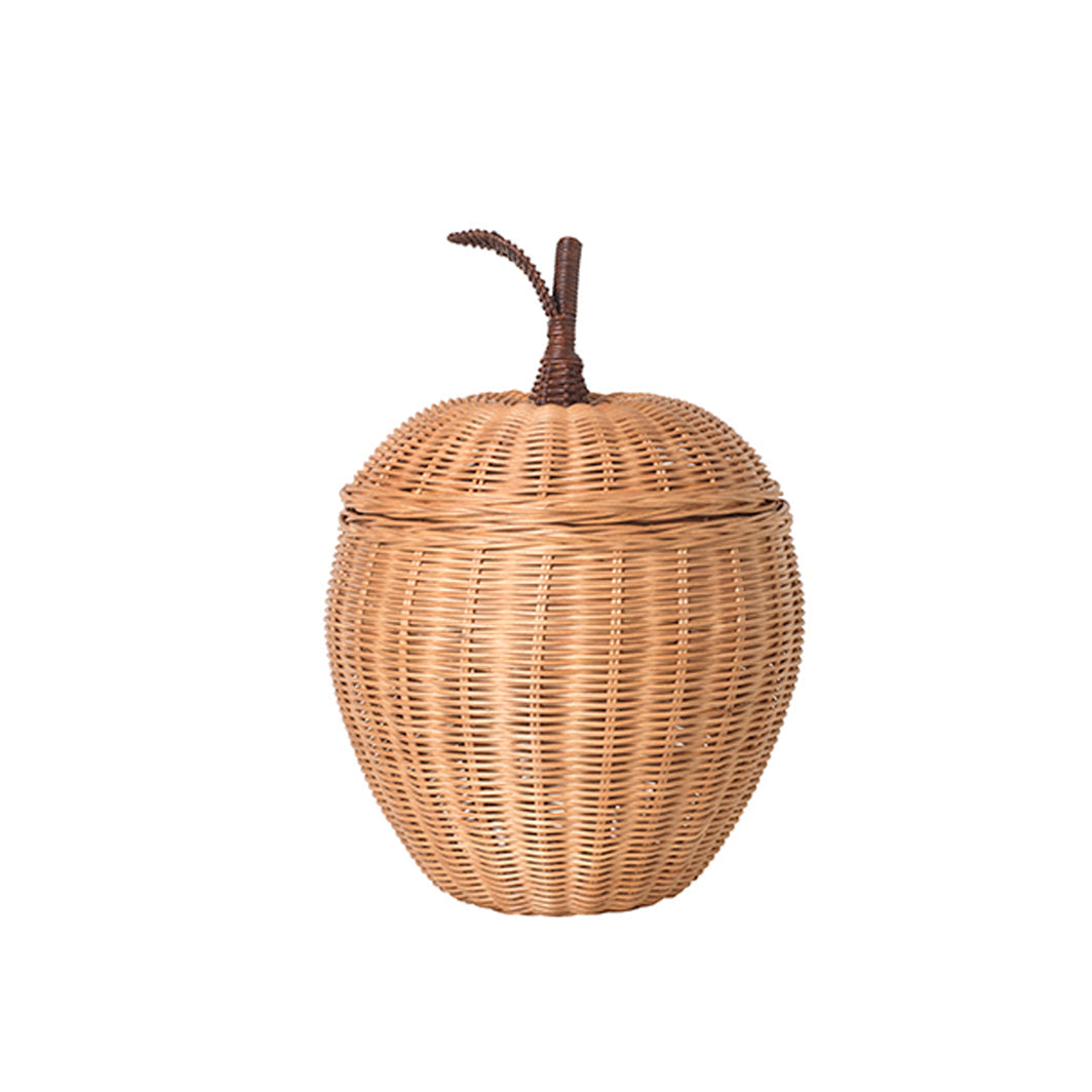 ferm Living Apple Storage, flet kurv i rattan - Small. Smuk opbevaringskurv til børneværelset