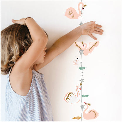 Mimi Lou wallsticker, høydemåler - Svaner
