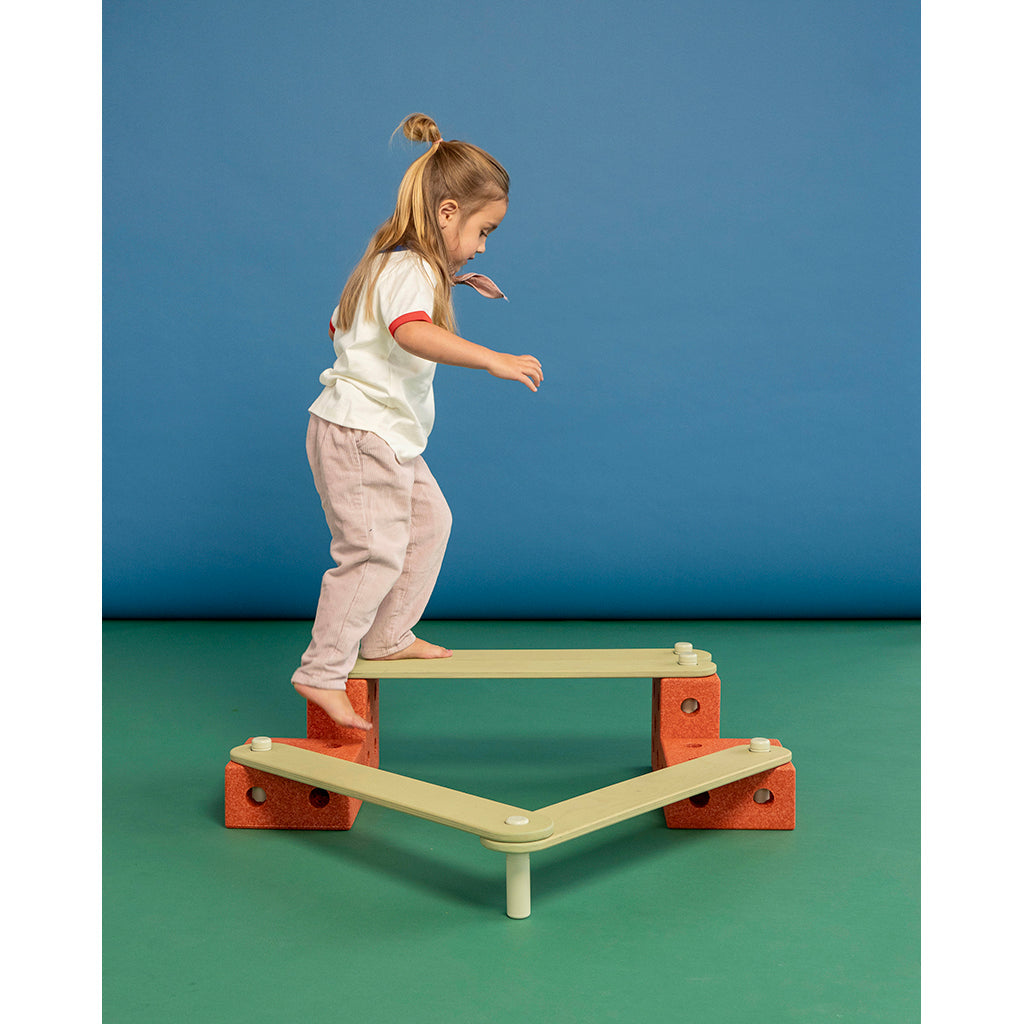 Modu Balance track, balansesti i tre med skumklosser, aktivitetsleketøy - Burnt Orange / Dusty Green