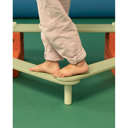 Modu Balance track, balansesti i tre med skumklosser, aktivitetsleketøy - Burnt Orange / Dusty Green