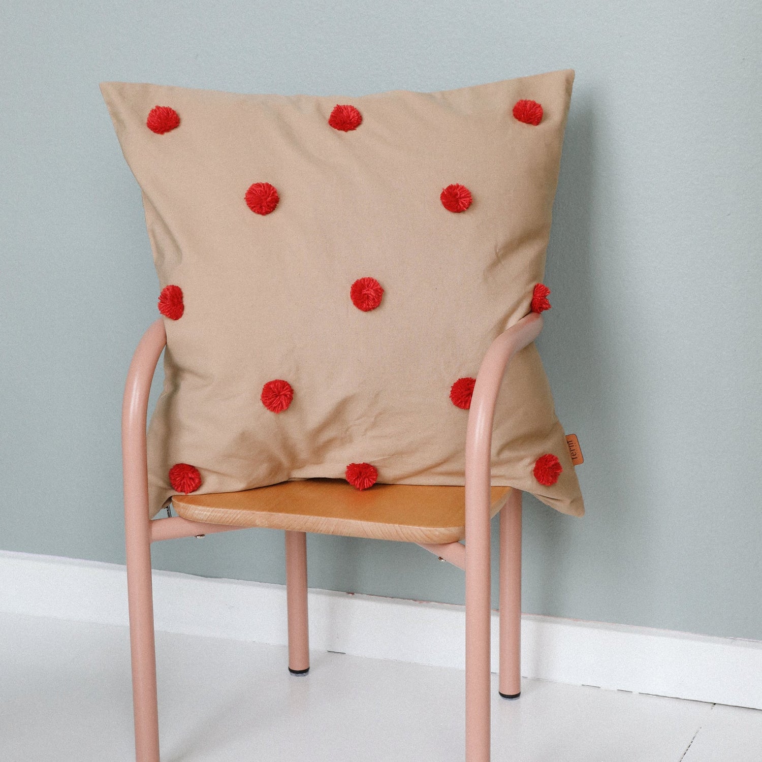 ferm Living pute, Dot Tuftet - Camel/red