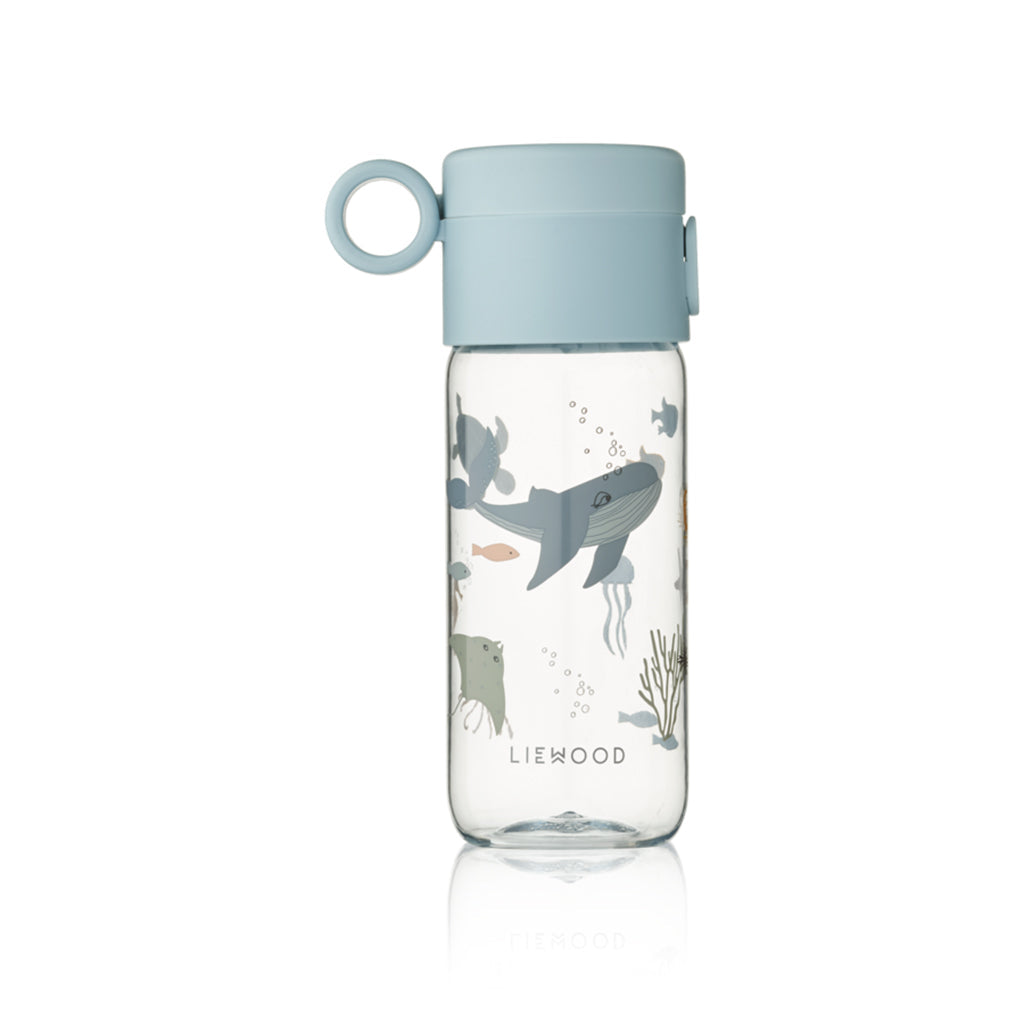 Liewood Clemence Tritan drikkedunk, 350 ml – Sea creature / Sandy
