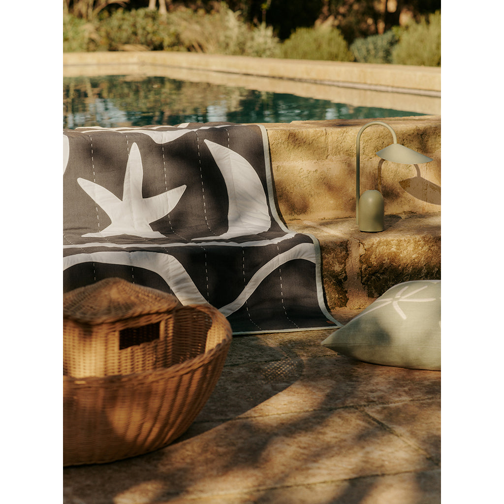 ferm Living, Arum Bærbar Lampe - Tea green