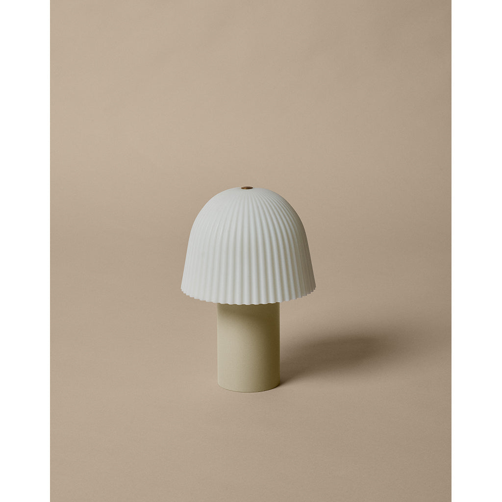 ferm Living, Frill Bærbar Lampe - Kasjmirhvit