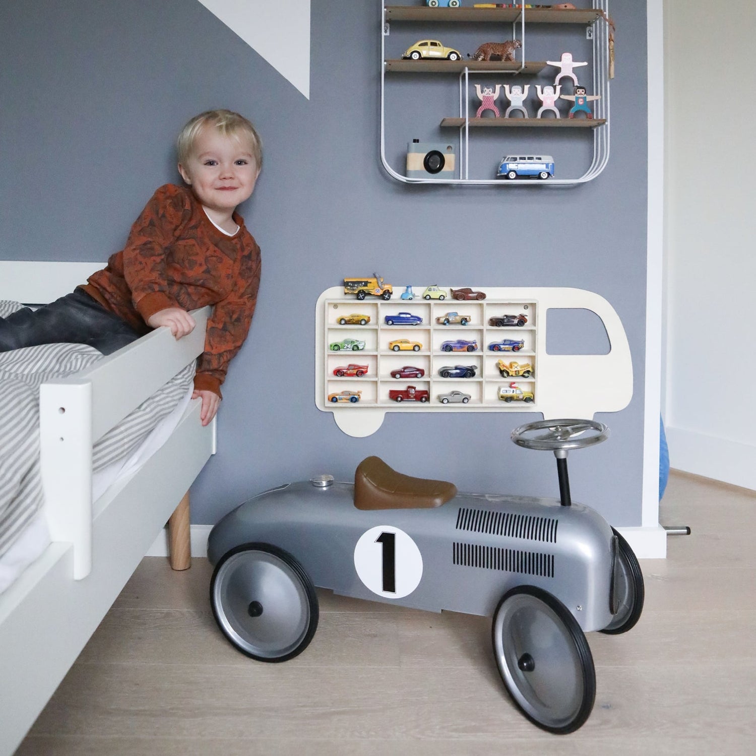 Gå-racerbil i metall - sølv