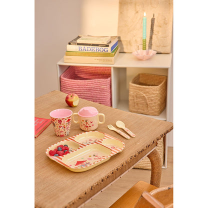 Rice 4-delt barnetallerken i melamin, Fun Fair print – Rosa