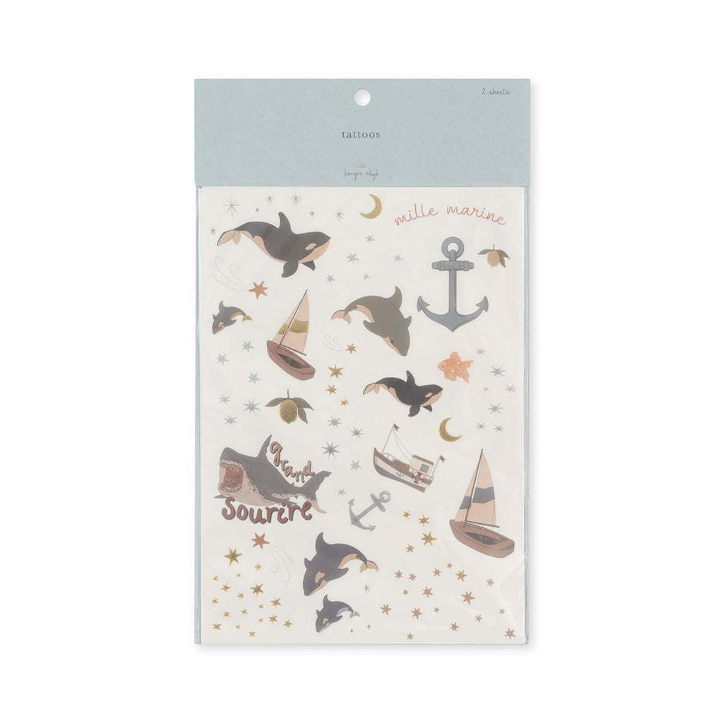 Et ark med Konges Sløjd tatoveringer i et Boy mix-design