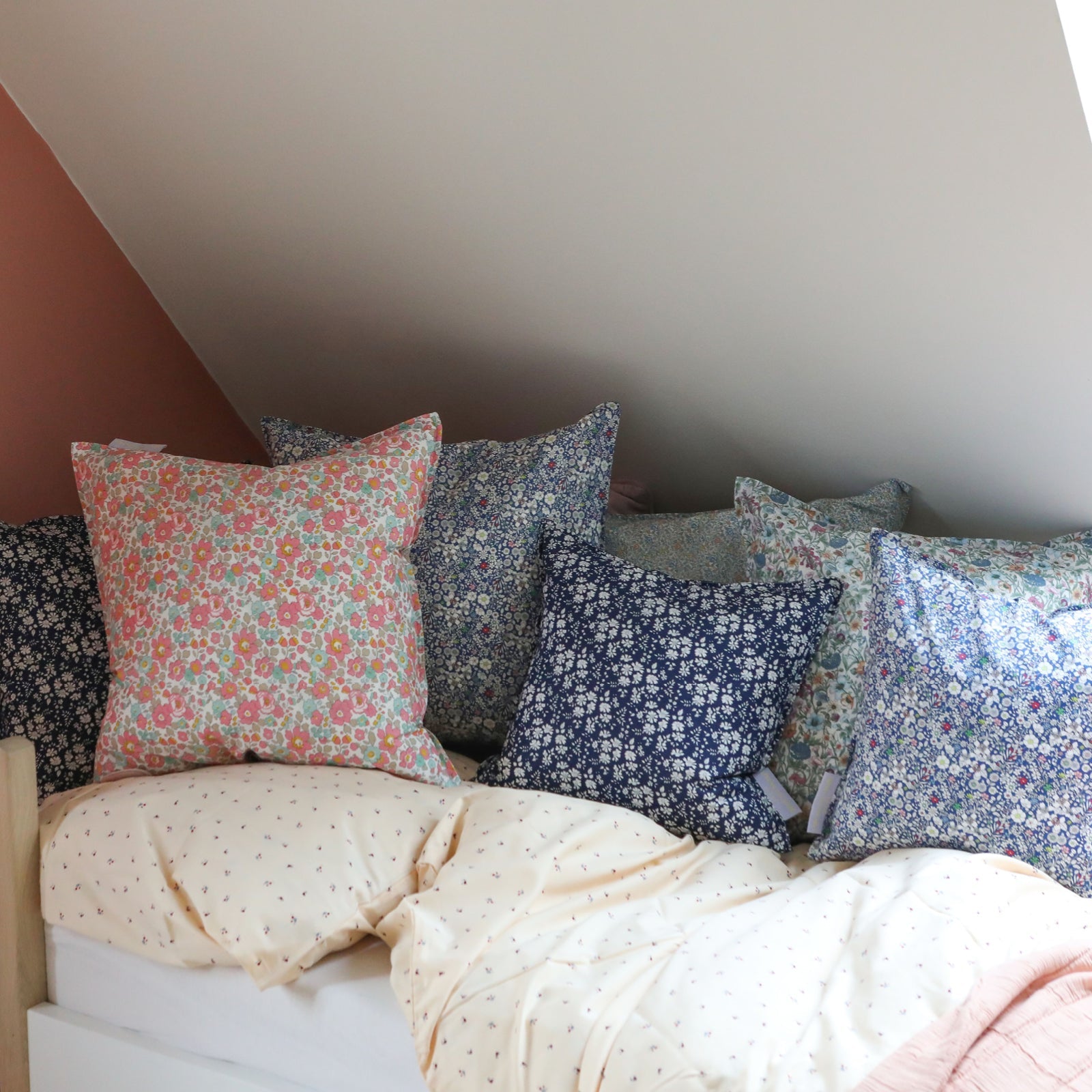 Lirum Larum Leg Mini, Liberty pute, 40 x 40 cm - Savannah