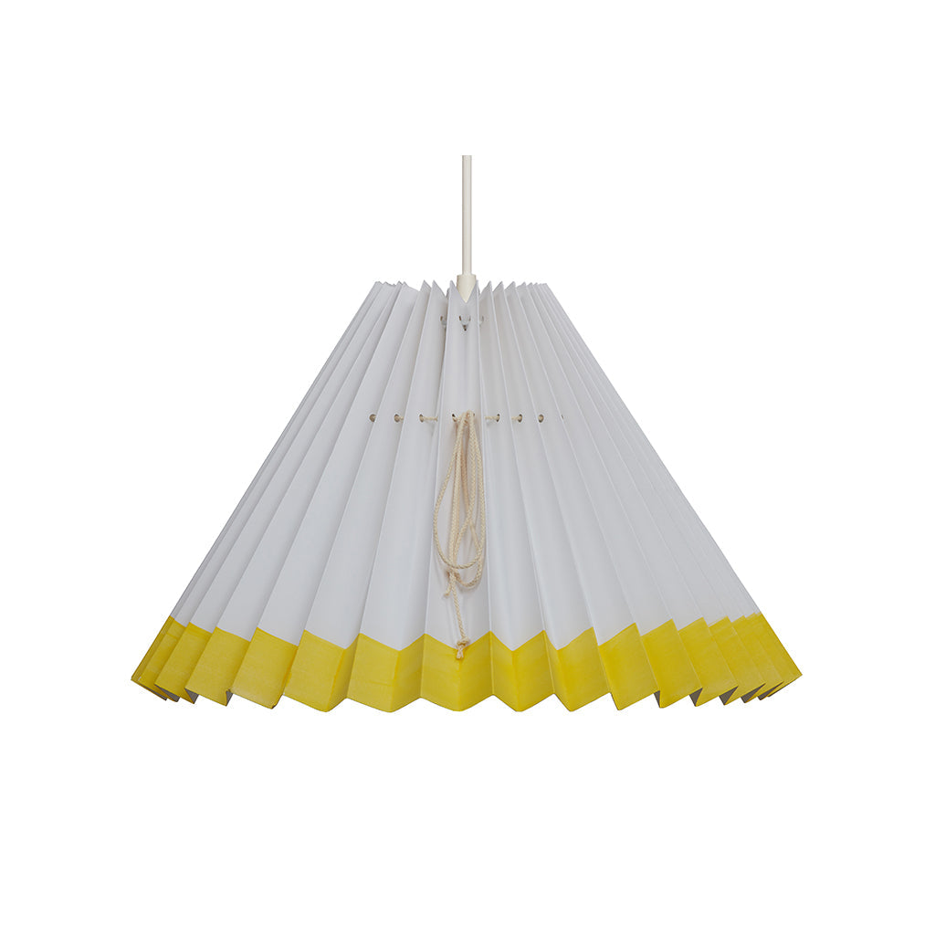 Pink Rose Taklampe med brettet skjerm i papir - 32 cm - Hvit med lysegul kant