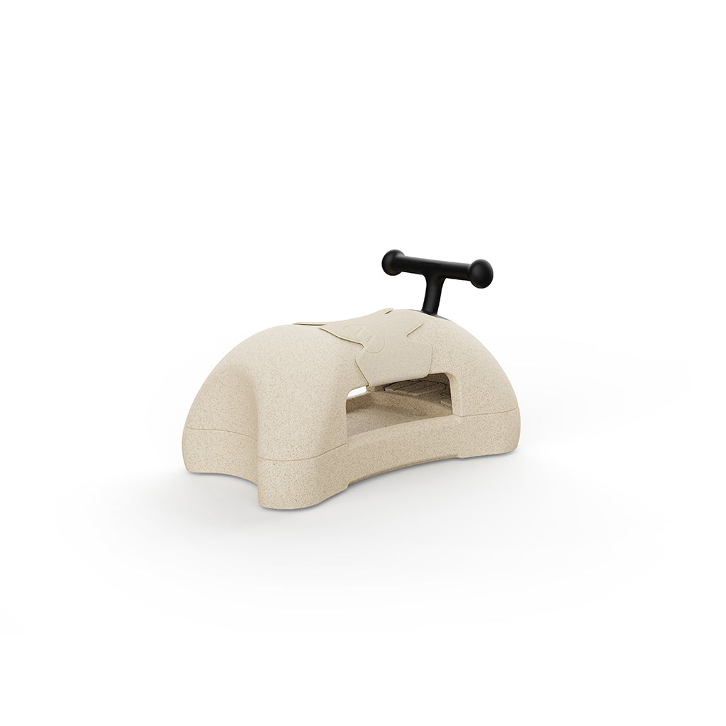 Sandfarvet Scoot and Ride My First 3-i-1 babywalker og ride-on scooter.