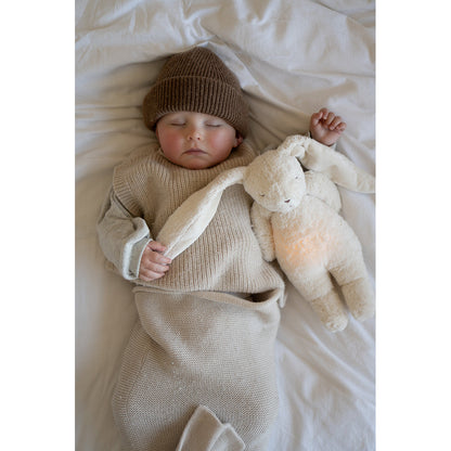 Moonie 2.0, økologisk Humming kanin med pink noise og lampe - Cappuccino