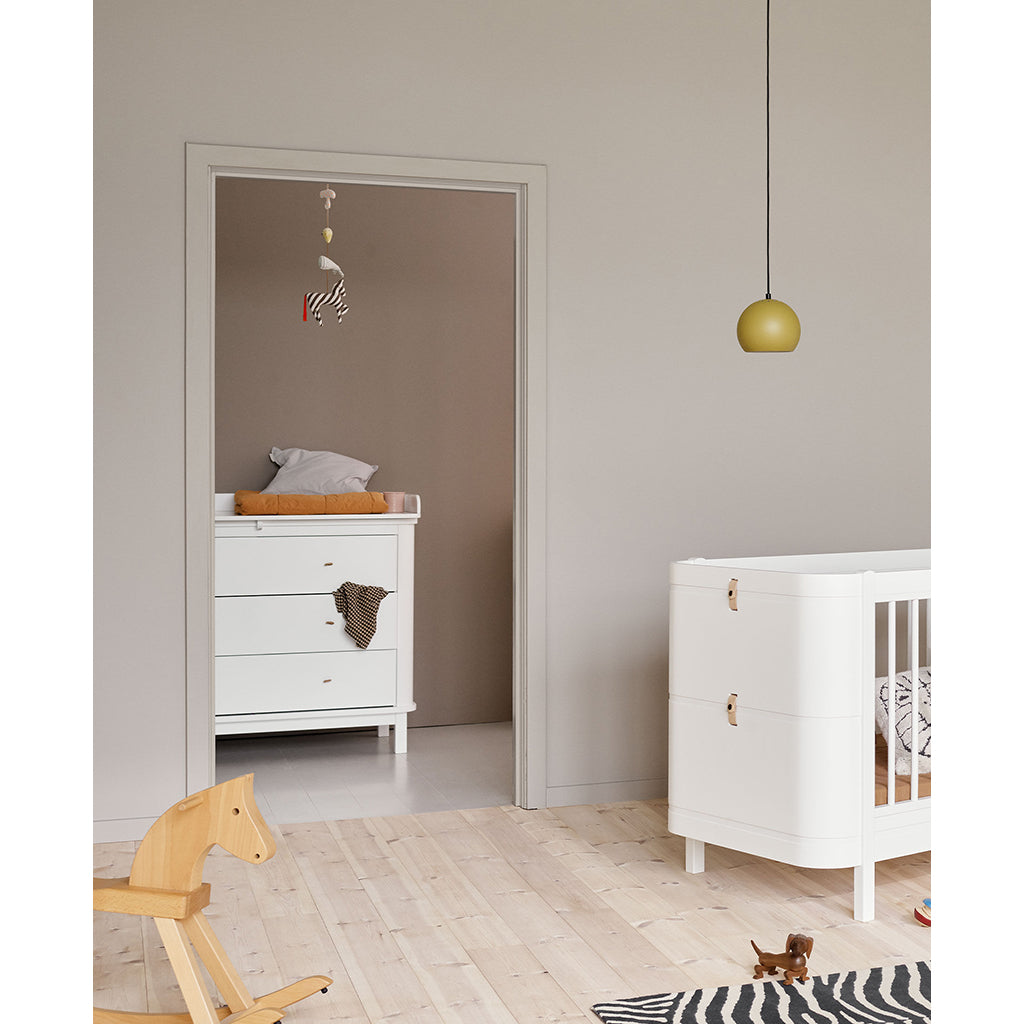 Oliver Furniture Wood stellekommode med 3 skuffer og stor plate - Hvit