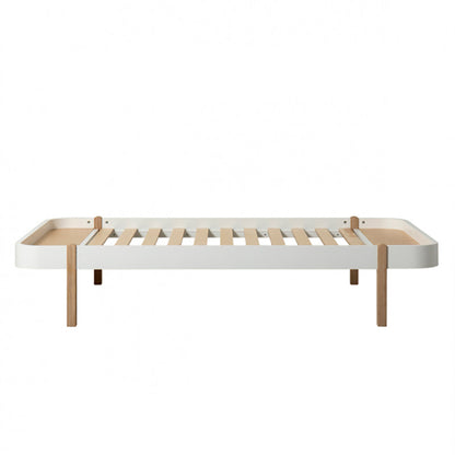 Oliver Furniture Wood Lounger seng, 120 x 200 cm, hvid/eg, forfra