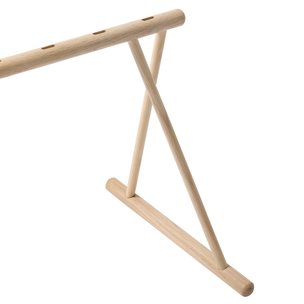 Oliver Furniture Baby gym, Aktivitetsstativ i tre - Eik