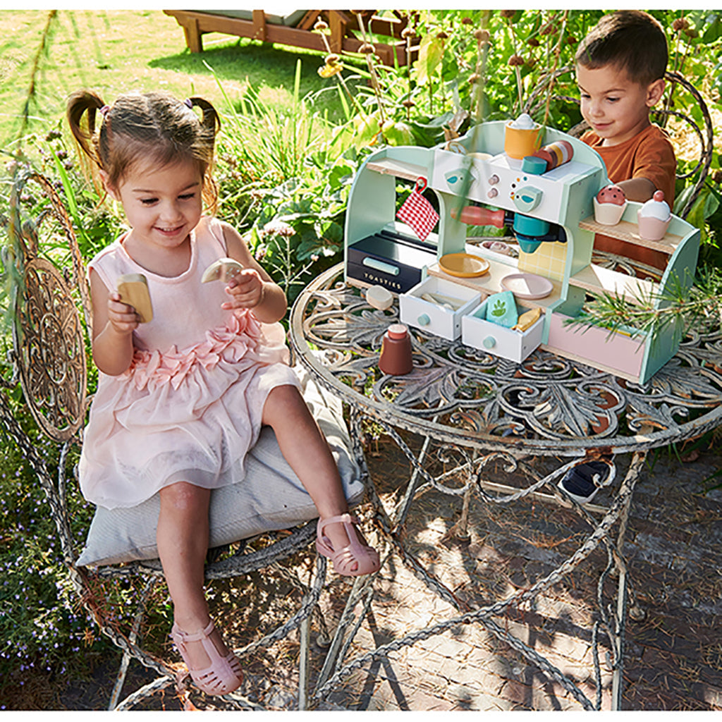 Tender Leaf, Lekemat i tre - Cafe-sett