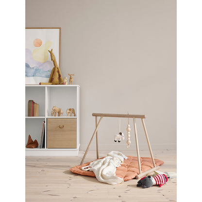 Oliver Furniture Baby gym, Aktivitetsstativ i tre - Eik