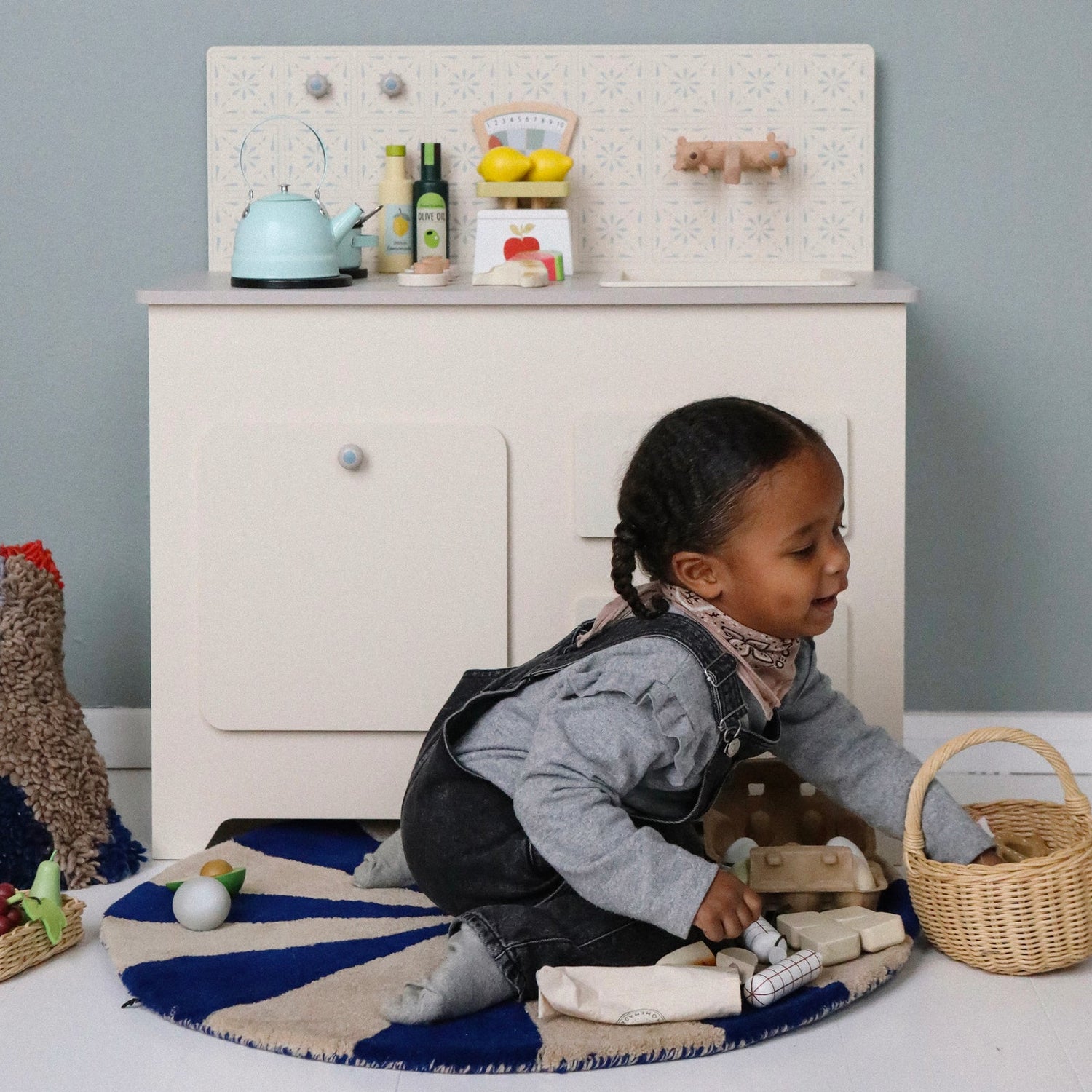 ferm Living gulvteppe, rundt - Arch small, bright blue/off-white