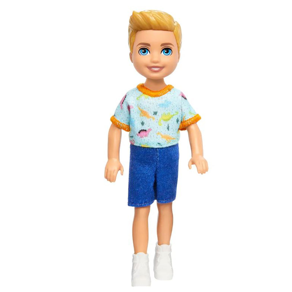 Barbie Chelsea drengedukke i blå shorts og t-shirt med dinosaur