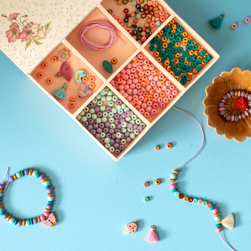 Moulin Roty Smykkesett med treperler i koffert - Les Rosalies