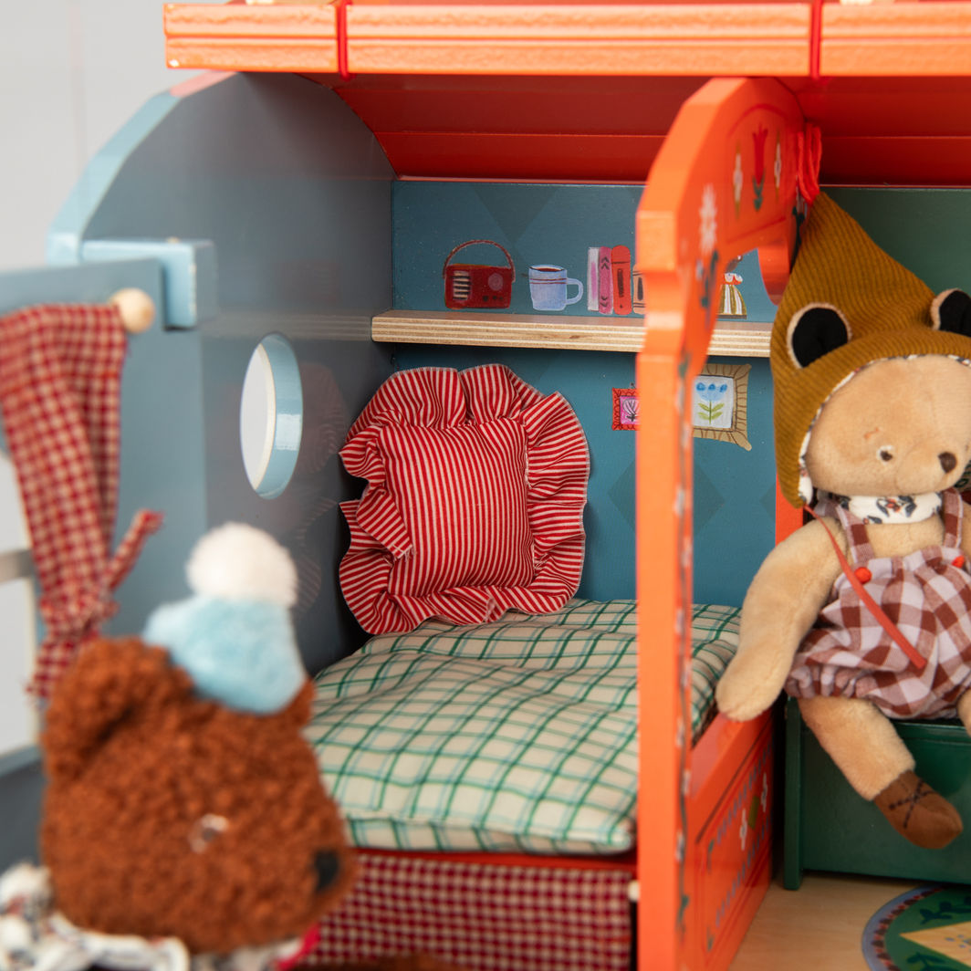 Moulin Roty Campingvogn med møbler, Les Minouchkas